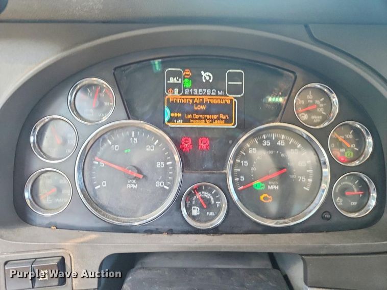 image for item YA3840 2019 Kenworth T880 semi truck