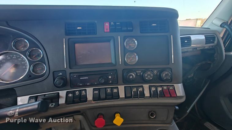 image for item YA3840 2019 Kenworth T880 semi truck