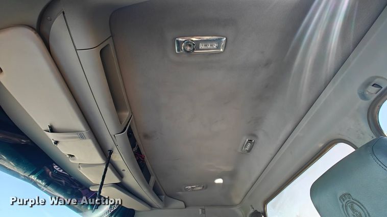 image for item YA3840 2019 Kenworth T880 semi truck