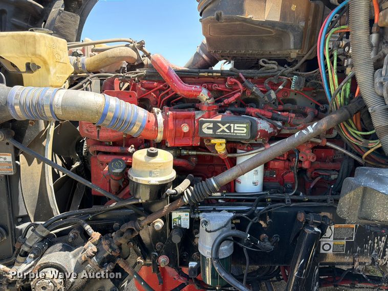 image for item YA3840 2019 Kenworth T880 semi truck
