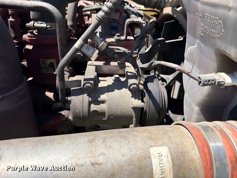 image for item YA3840 2019 Kenworth T880 semi truck