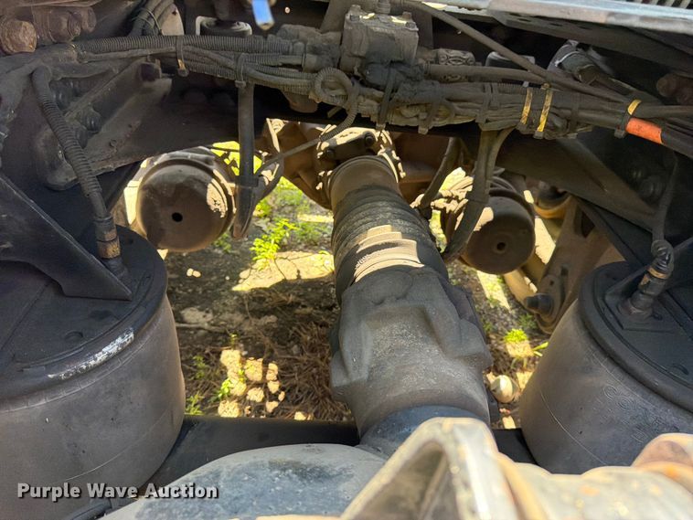 image for item YA3840 2019 Kenworth T880 semi truck