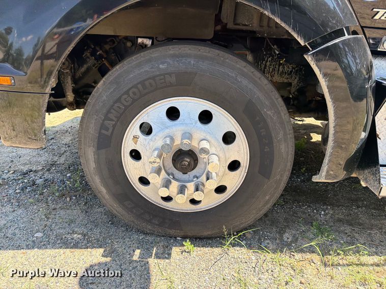 image for item YA3840 2019 Kenworth T880 semi truck