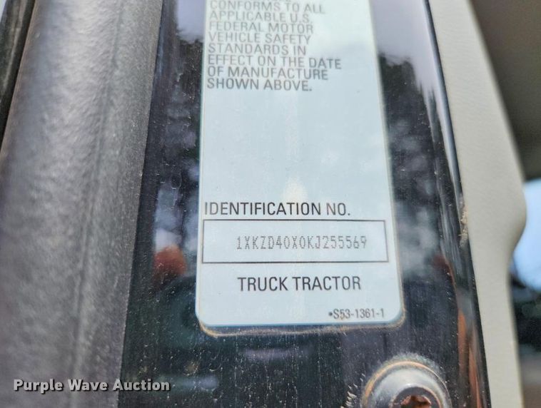 image for item YA3840 2019 Kenworth T880 semi truck