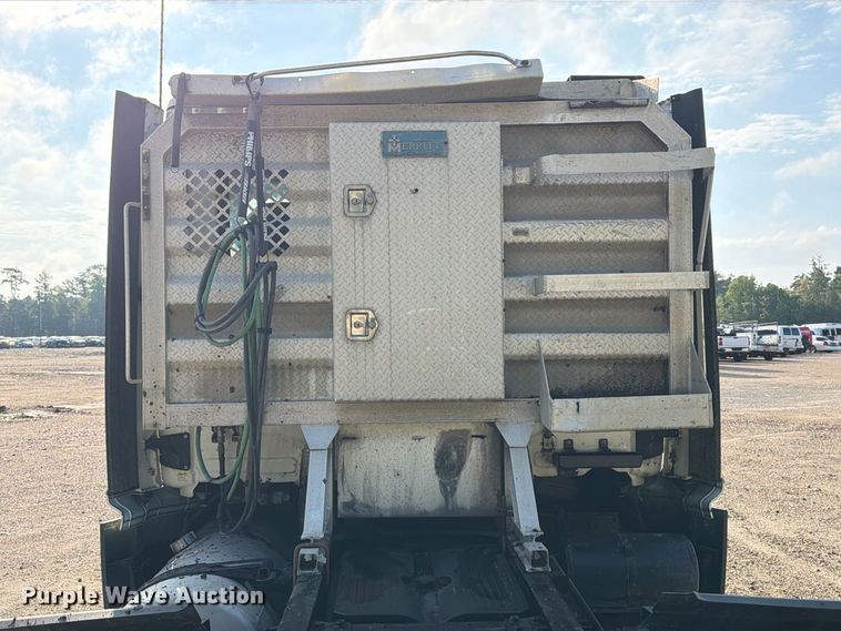 image for item YA4017 2020 Freightliner Cascadia semi truck