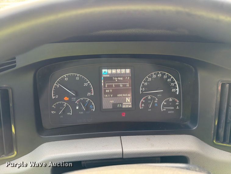 image for item YA4017 2020 Freightliner Cascadia semi truck
