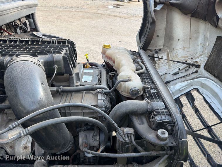 image for item YA4017 2020 Freightliner Cascadia semi truck