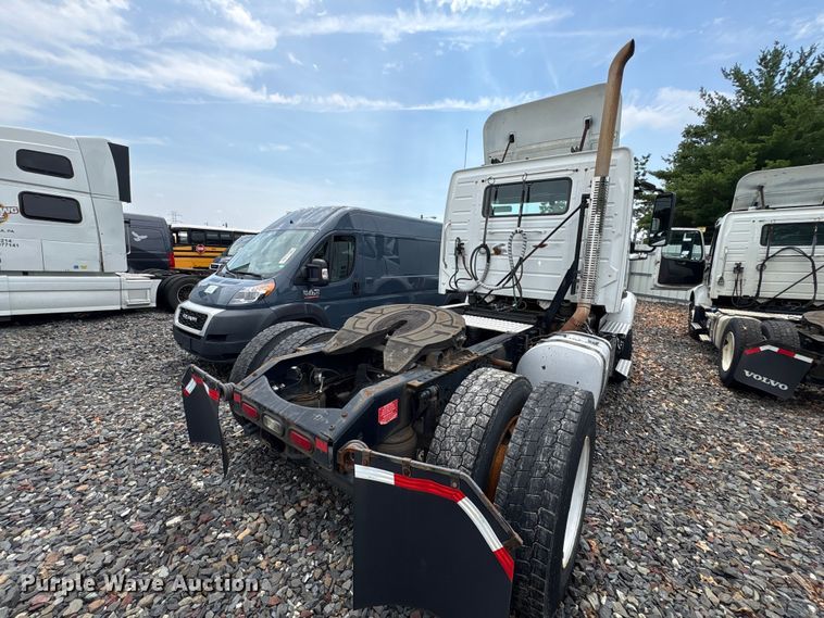 image for item YA4081 2019 Volvo VNR semi truck
