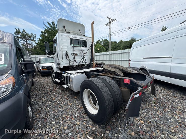 image for item YA4081 2019 Volvo VNR semi truck