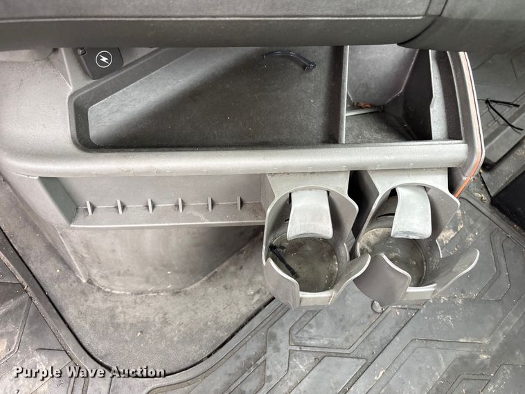 image for item YA4081 2019 Volvo VNR semi truck