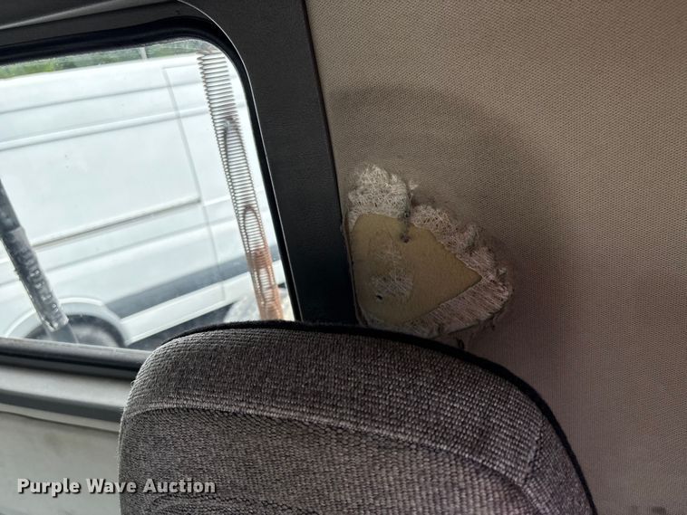 image for item YA4081 2019 Volvo VNR semi truck