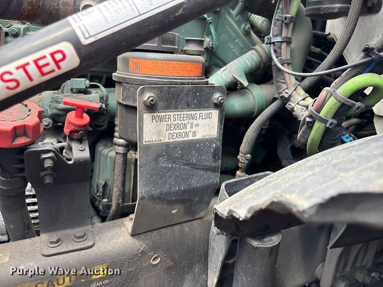 image for item YA4081 2019 Volvo VNR semi truck