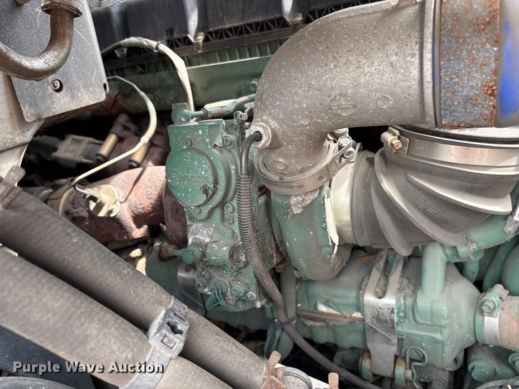 image for item YA4081 2019 Volvo VNR semi truck