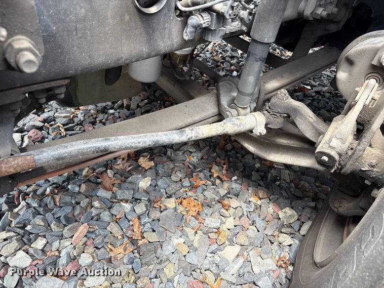 image for item YA4081 2019 Volvo VNR semi truck