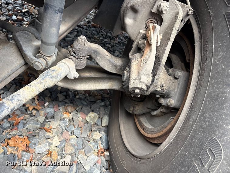 image for item YA4081 2019 Volvo VNR semi truck