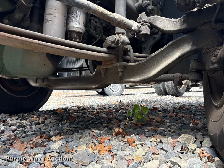 image for item YA4081 2019 Volvo VNR semi truck