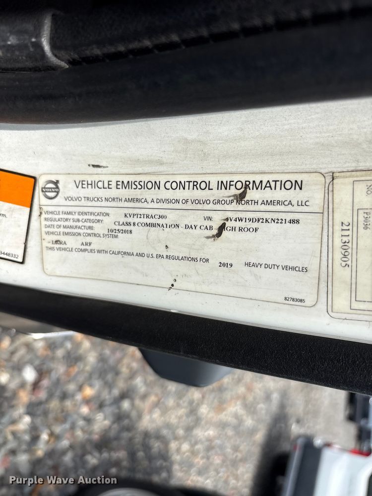image for item YA4081 2019 Volvo VNR semi truck