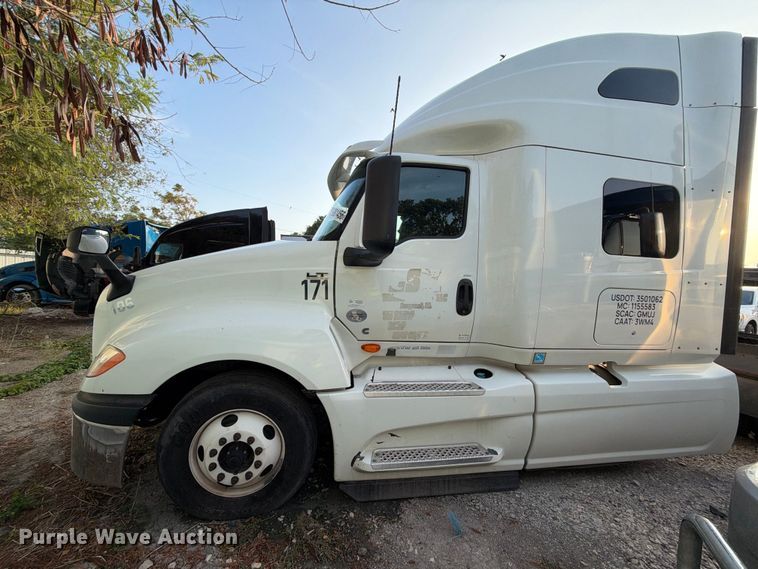 image for item YA4101 2019 International LT625 semi truck