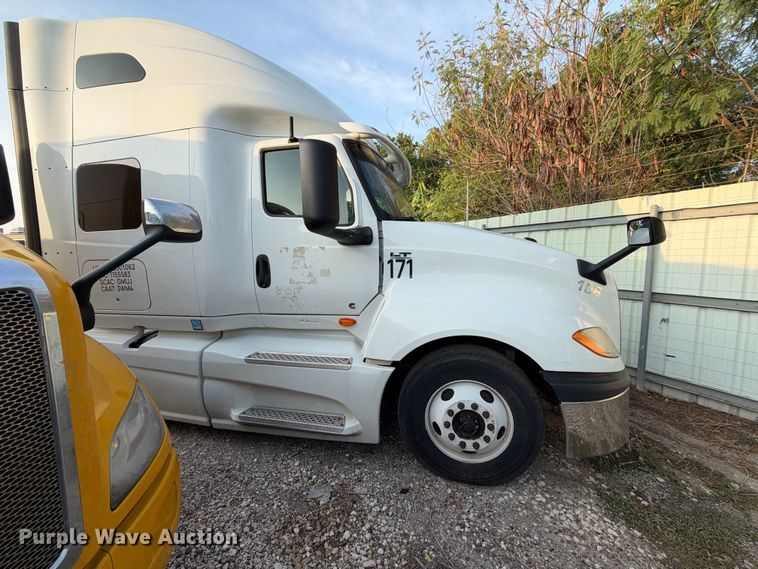 image for item YA4101 2019 International LT625 semi truck