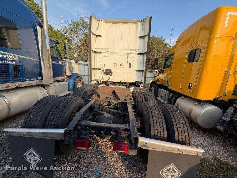image for item YA4101 2019 International LT625 semi truck
