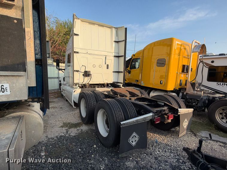 image for item YA4101 2019 International LT625 semi truck