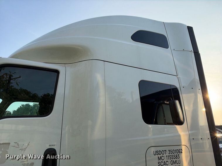 image for item YA4101 2019 International LT625 semi truck