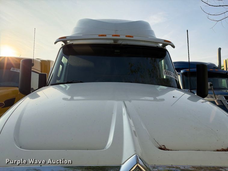 image for item YA4101 2019 International LT625 semi truck