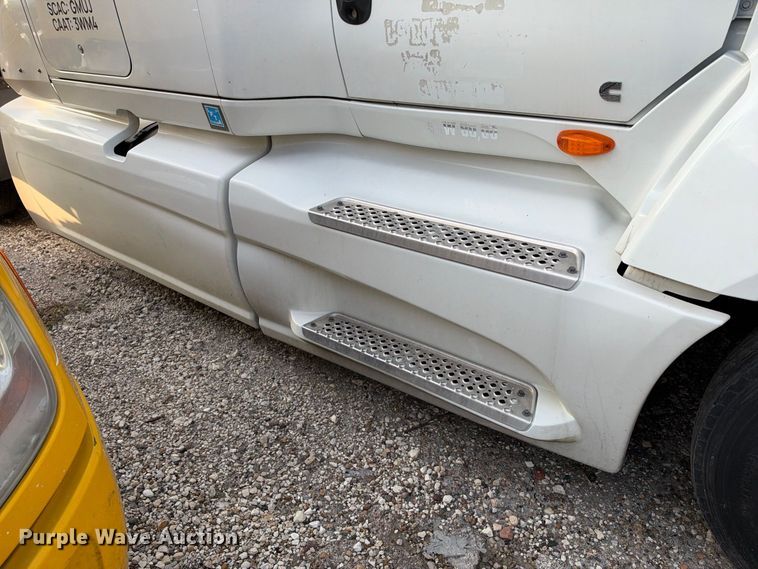 image for item YA4101 2019 International LT625 semi truck