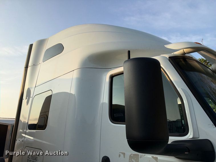 image for item YA4101 2019 International LT625 semi truck