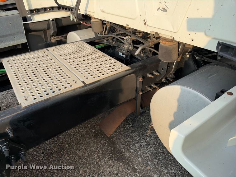 image for item YA4101 2019 International LT625 semi truck
