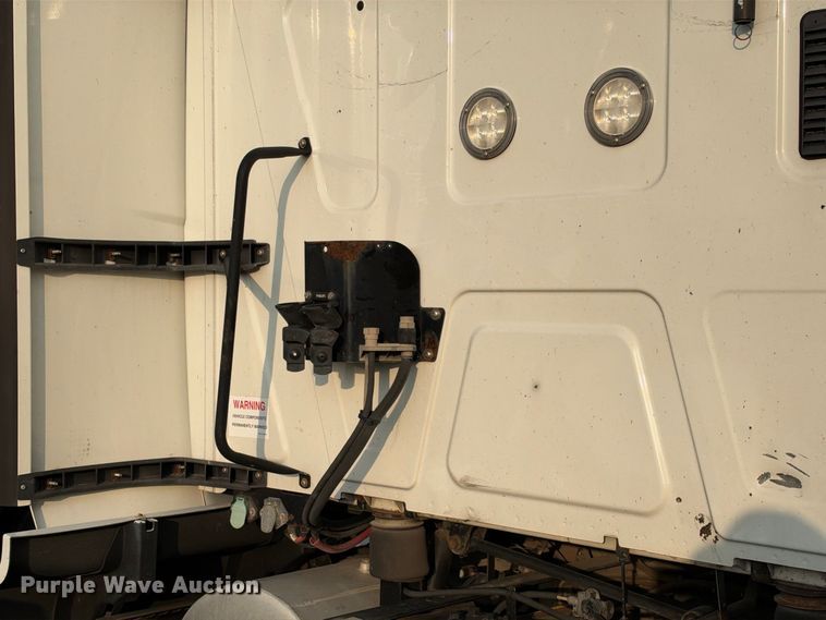 image for item YA4101 2019 International LT625 semi truck