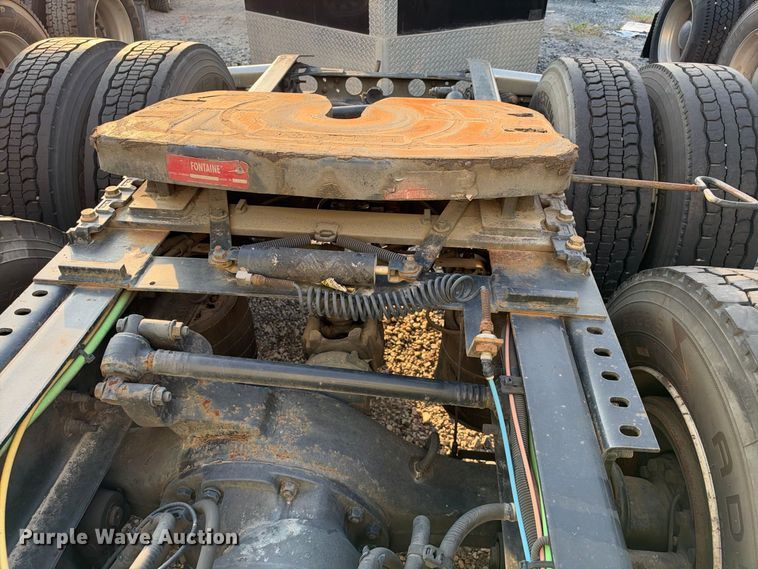 image for item YA4101 2019 International LT625 semi truck