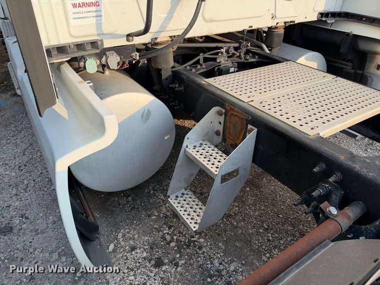 image for item YA4101 2019 International LT625 semi truck
