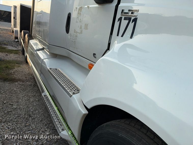 image for item YA4101 2019 International LT625 semi truck
