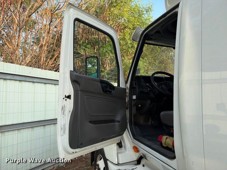 image for item YA4101 2019 International LT625 semi truck