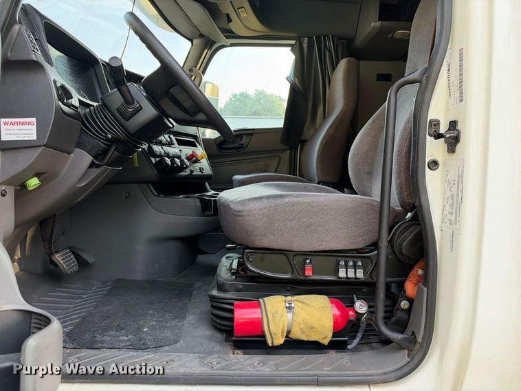 image for item YA4101 2019 International LT625 semi truck