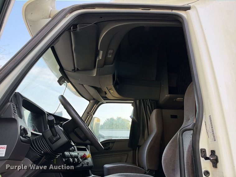 image for item YA4101 2019 International LT625 semi truck