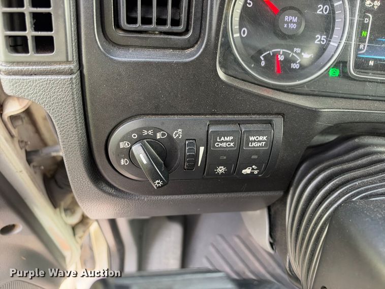 image for item YA4101 2019 International LT625 semi truck