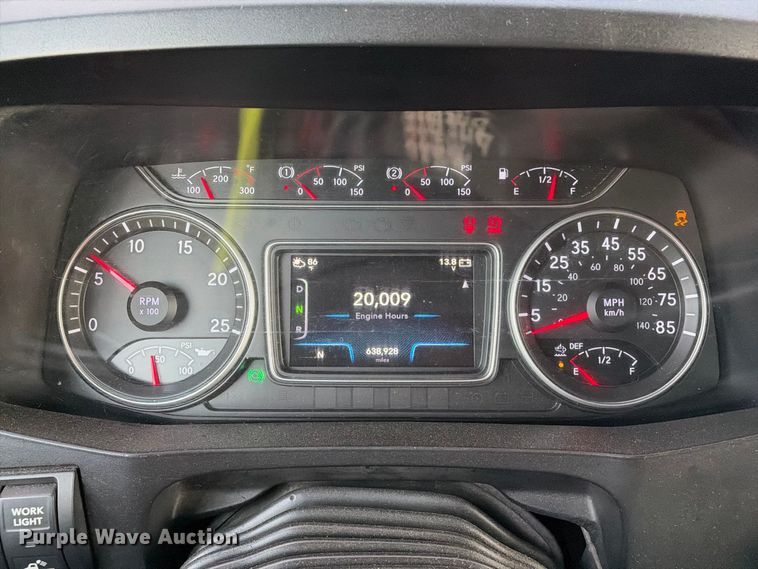 image for item YA4101 2019 International LT625 semi truck