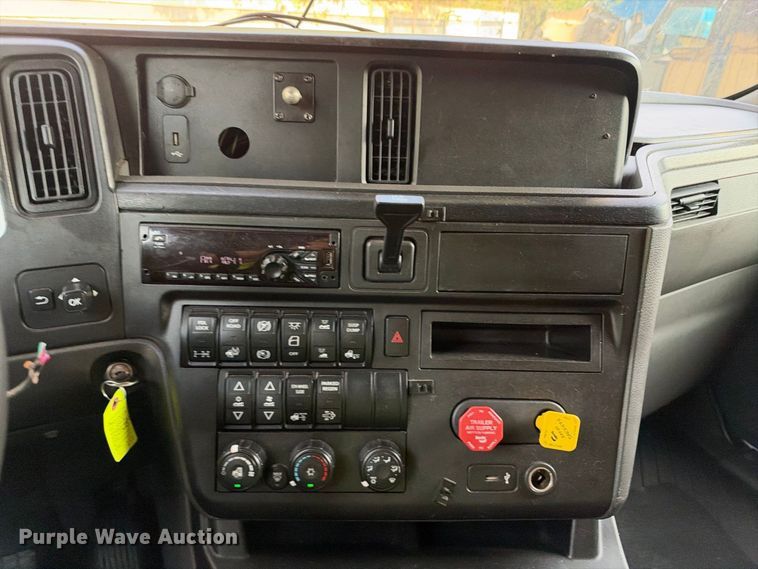 image for item YA4101 2019 International LT625 semi truck