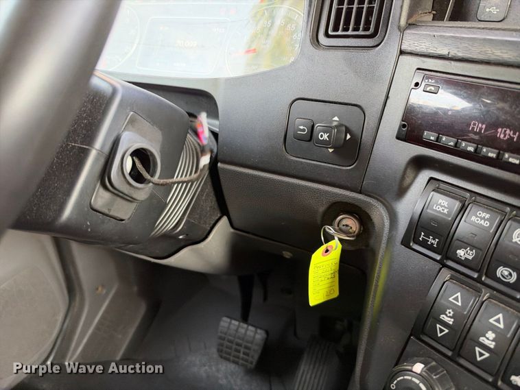 image for item YA4101 2019 International LT625 semi truck