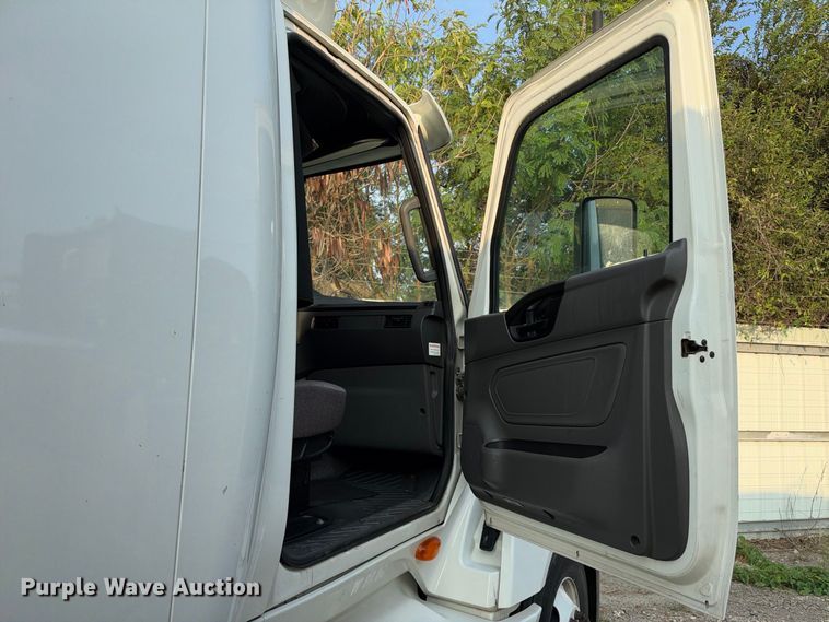 image for item YA4101 2019 International LT625 semi truck