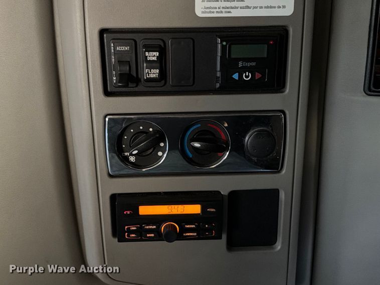 image for item YA4101 2019 International LT625 semi truck