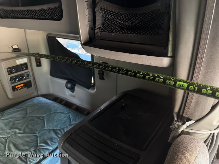 image for item YA4101 2019 International LT625 semi truck