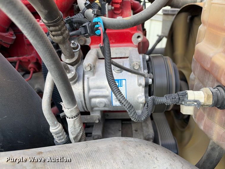 image for item YA4101 2019 International LT625 semi truck