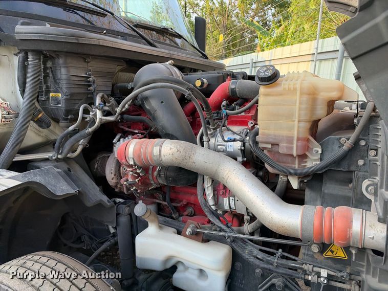 image for item YA4101 2019 International LT625 semi truck