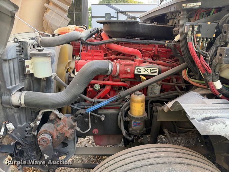 image for item YA4101 2019 International LT625 semi truck