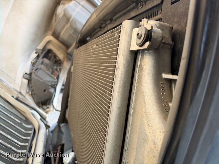 image for item YA4101 2019 International LT625 semi truck