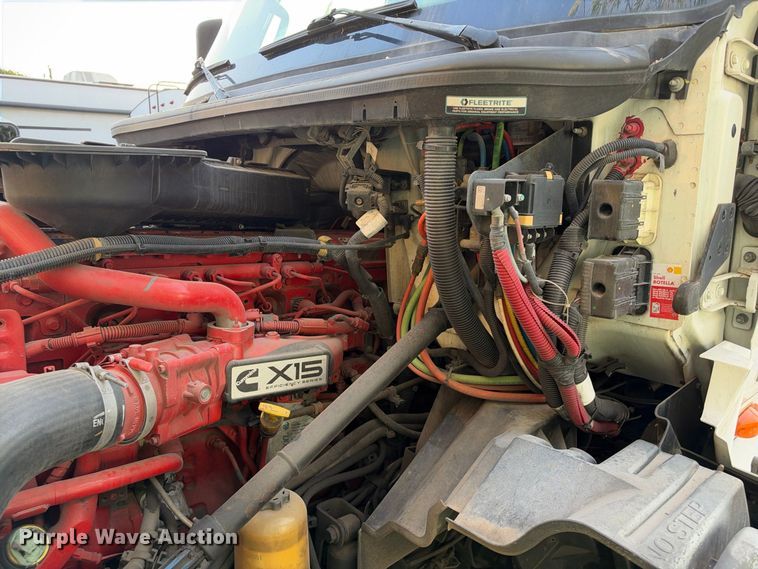 image for item YA4101 2019 International LT625 semi truck