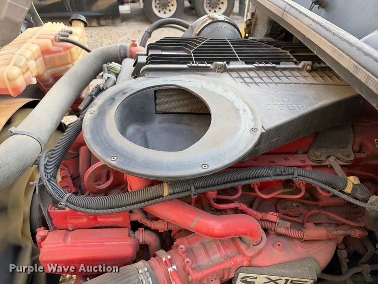 image for item YA4101 2019 International LT625 semi truck